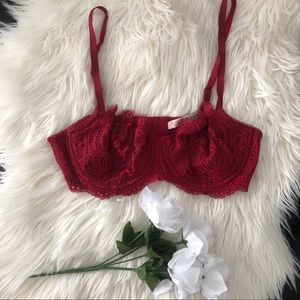 Red Victoria Secret Lace bra. Great CONDITION!